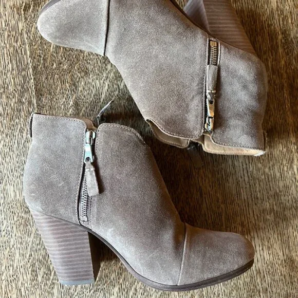 Beautiful suede heeled Rag & Bone booties - Picture 2 of 5